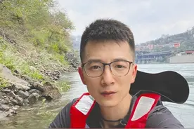 湖北小伙单人单艇漂流长江 曾在金沙江死里逃生 也曾在长江中看到江豚图片