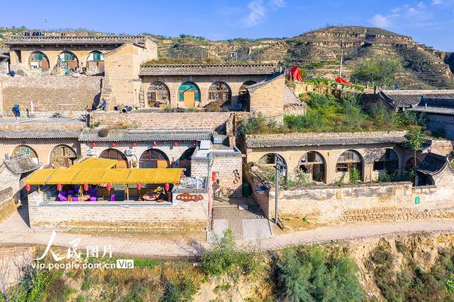 山西吕梁：窑洞院落景色美
