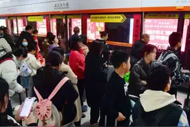 武汉地铁，破纪录！图片