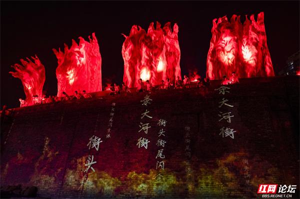 夜游常德河街，我竟成了《常德往事》的一部分