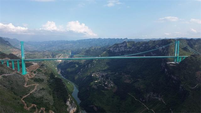 先看花江峡谷大桥，再游黄果树瀑布！安顺“桥瀑CP”狂吸粉
