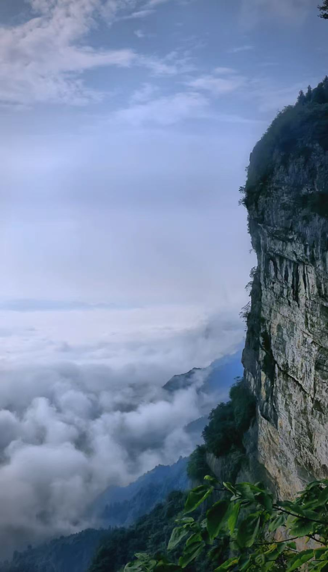 重庆首个“五星级汽车自驾运动营地”落户彭水摩围山，星空露营地开营啦！