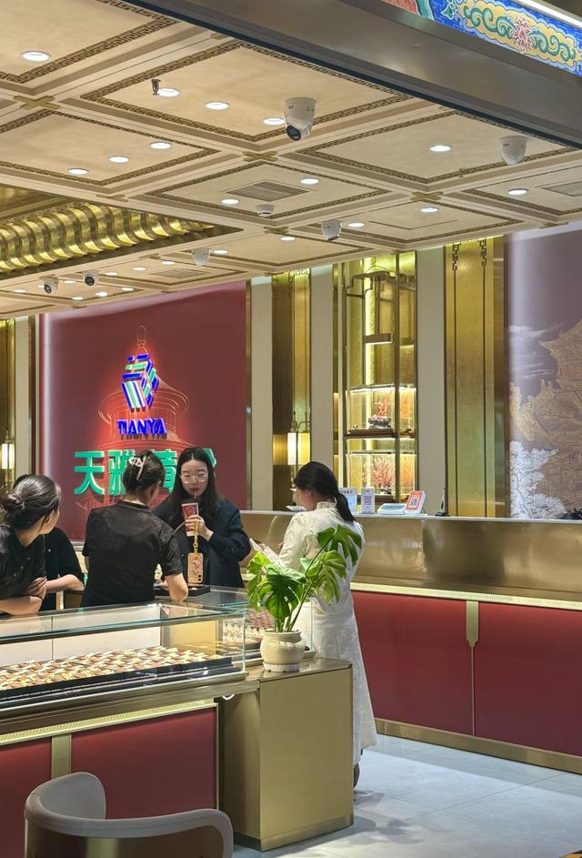 金价涨涨跌跌，旧首饰如何处理？