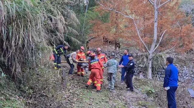 浙江男子沿西湖打卡“爱心路线”，被野猪夹卡在半道，网友：连野猪夹都是爱心型……