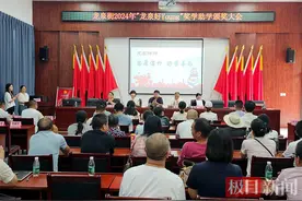首次！武汉东湖高新区龙泉街为17名优秀大学新生发放助学奖励图片