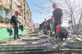 大栅栏街道拆除一处历史遗留违法建设，现场直击图片