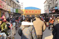 老爸赶集，老妈看戏，我俩宅家图片