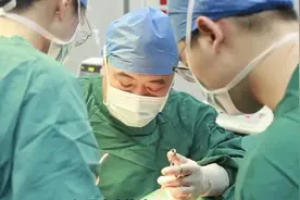 12岁宁波男孩确诊下巴后缩，爸妈悔惨！医生：怎么不早点来！很多孩子都有……图片