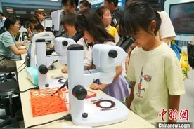 山东大学国家重点实验室向公众开放 微生物实验尽显科学魅力图片