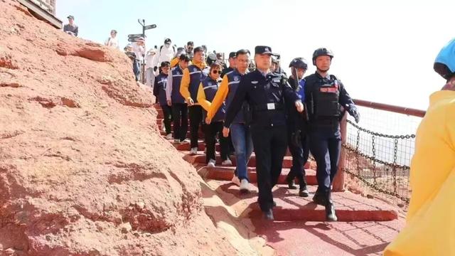 丝路旅游警务 | 甘州公安：以“警”护“景”显担当 “丝路旅游警务”守护甘州国庆游