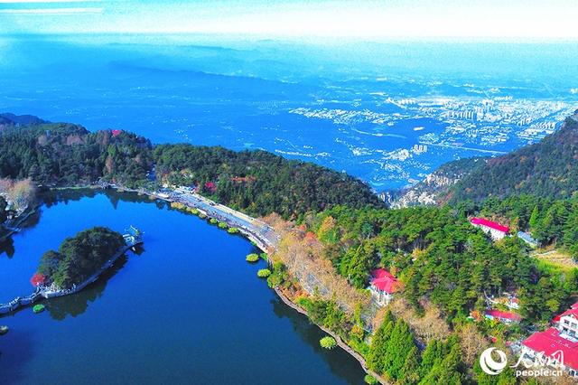 初冬庐山醉游人