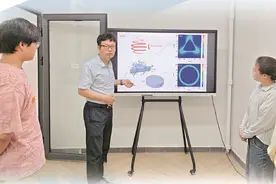 探索“阿秒”世界，他为一秒钟的100亿亿分之一“拍照”图片