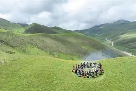 七夕与大海草山的浪漫邂逅图片