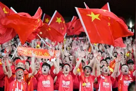 70588人！国足主场赛观众人数创新高图片