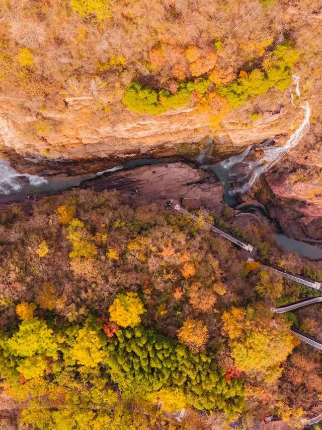 很少用“震撼”形容一座山！