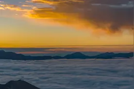 四川宝兴县：云顶梦境，达瓦更扎日照金山震撼亮相图片