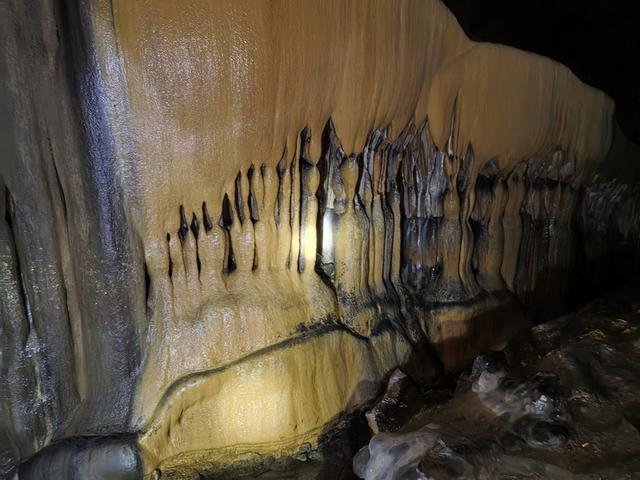 修文县小箐镇合兴村：探秘紫江熬硝洞