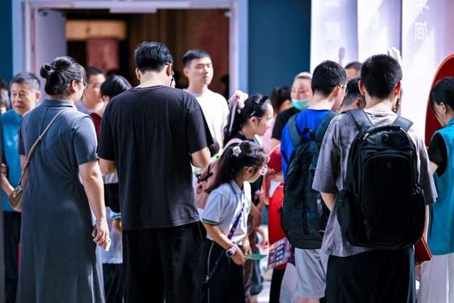 国庆长假8天：申城这些图书馆到馆几十万人次，博物馆有展览刚落幕，也有新展推出