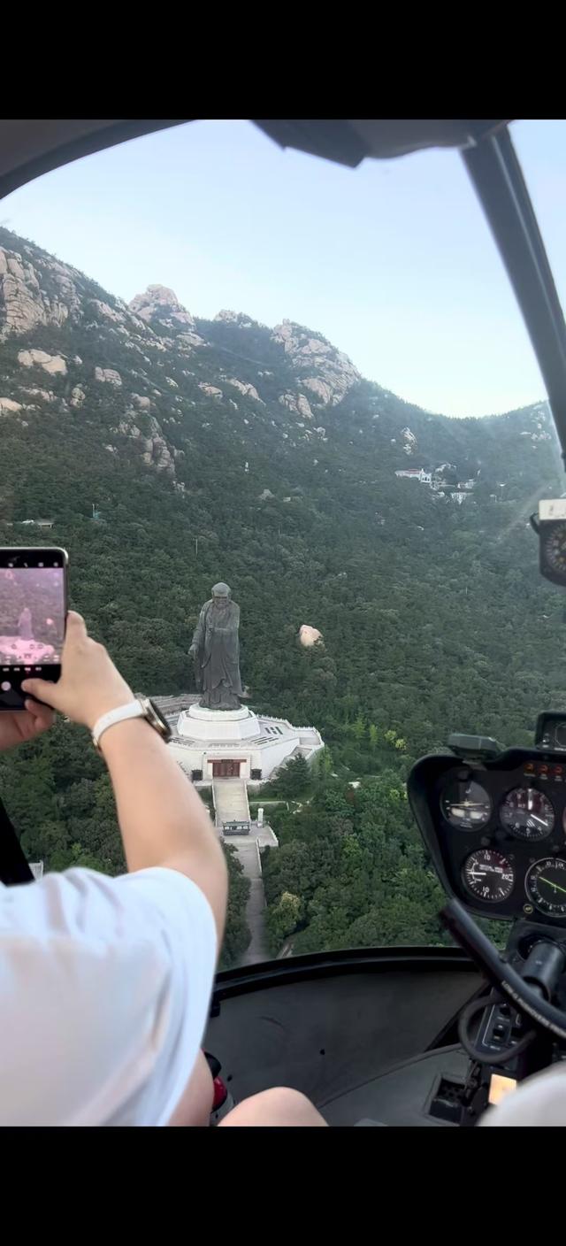低空旅游新赛道！一年4000人次坐直升机俯瞰崂山湾
