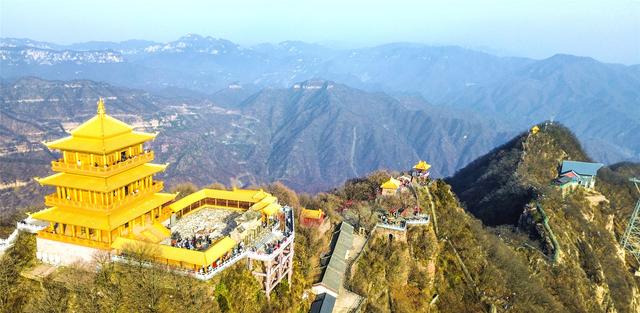 深秋王屋山登高赏奇景 地质公园层林尽染