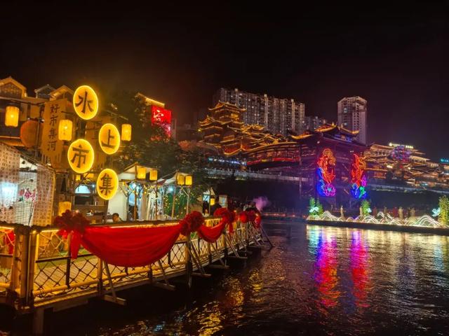 藏在大山深处的这座小城，今夜嗨到爆！