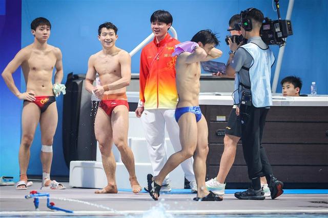 十五运跳水男团个人三米板：王宗源轻松锁定第一 郑九源位列第三