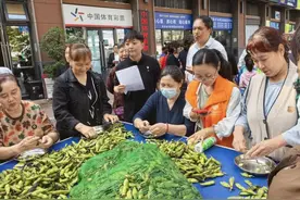 重庆南岸海棠溪街道：御泰社区举行“五一颂劳动之美·享丰收之乐”主题活动图片