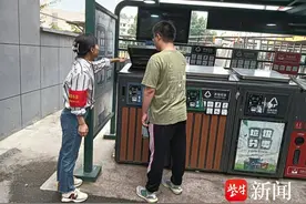 南京鼓楼城管开展垃圾分类志愿服务活动图片