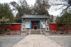 泰安六朝古刹普照寺，冯玉祥曾在此隐居，为登泰山必游景点之一图片