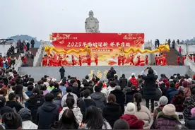 舞竹龙、听戏曲、打灯谜……眉山市彭山区举行2025年元宵节文艺演出图片