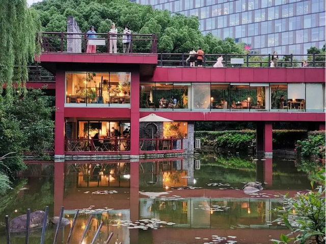 上海市中心又一公园拆除围墙！内藏明城墙和宝藏机位！怎么还有个“灶披间”？