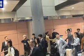 视频丨大陆高校师生访问团抵达桃园机场 台湾球迷期待马龙展示球技图片