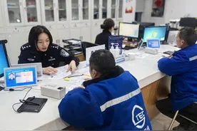 身份证换证高峰期来了，闵行公安推出全市首个“夜间专场”图片