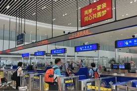 中秋临近 厦金航线台胞往返两岸忙图片