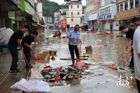 清淤清障、暖心救援……直击大埔防汛一线逆水而行的这群人图片