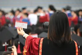 “二本就是以前的中专”，大学这本账该怎么算？| 新京报快评图片