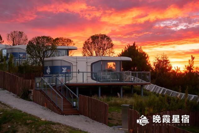 悬崖边上的超绝民宿，左拥醉美霞光，右抱璀璨星光