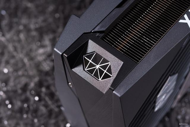 微星GeForce RTX 5080超龙SOC显卡评测：实力出众的“西装暴徒”