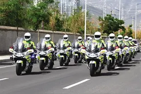 “安澜铁骑”领航兰马图片