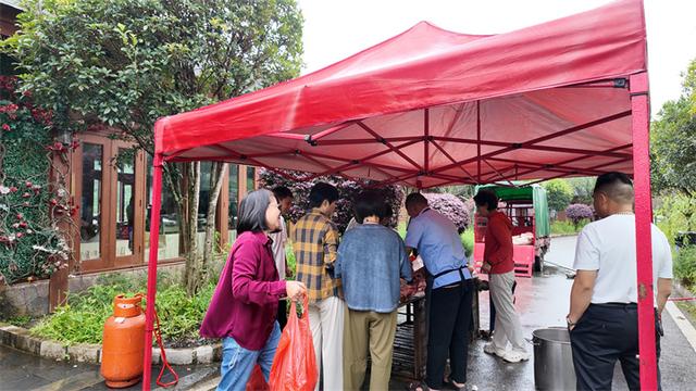 趣·凉都丨哒啦绿色市集：山风与烟火里的清凉诗篇