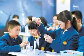 空间站里点蜡烛，水球变成“乒乓球”！“博士乘组”梦天实验舱开讲图片