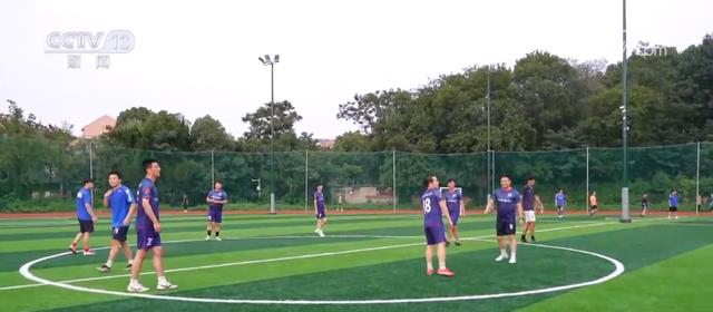 一场业余球赛凭什么掀起万亿元消费狂潮？赛场之外找到答案