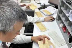 “沉睡”30年！近百张老存单在徐汇这家银行成功兑付图片