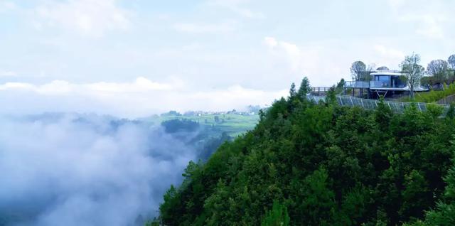 悬崖边上的超绝民宿，左拥醉美霞光，右抱璀璨星光