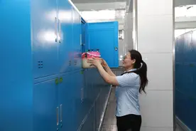 山东能源柴里煤矿女职工澡堂升级改造“旧貌焕新颜”图片