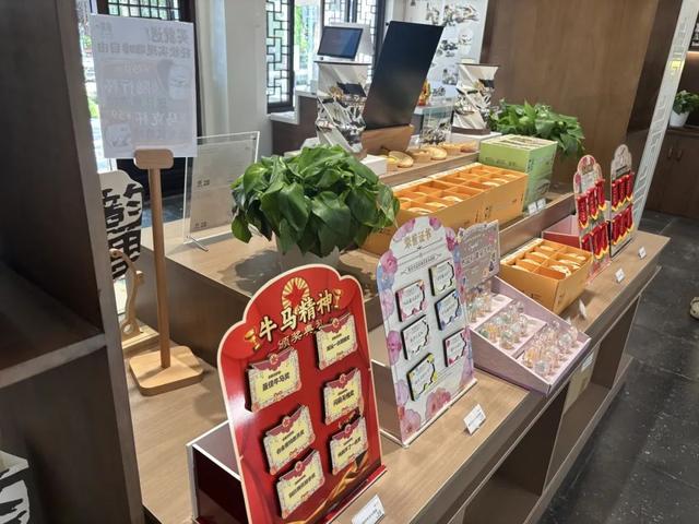 练塘老街藏了家“韵工坊”！把古镇的诗意与故事，都装进文创里