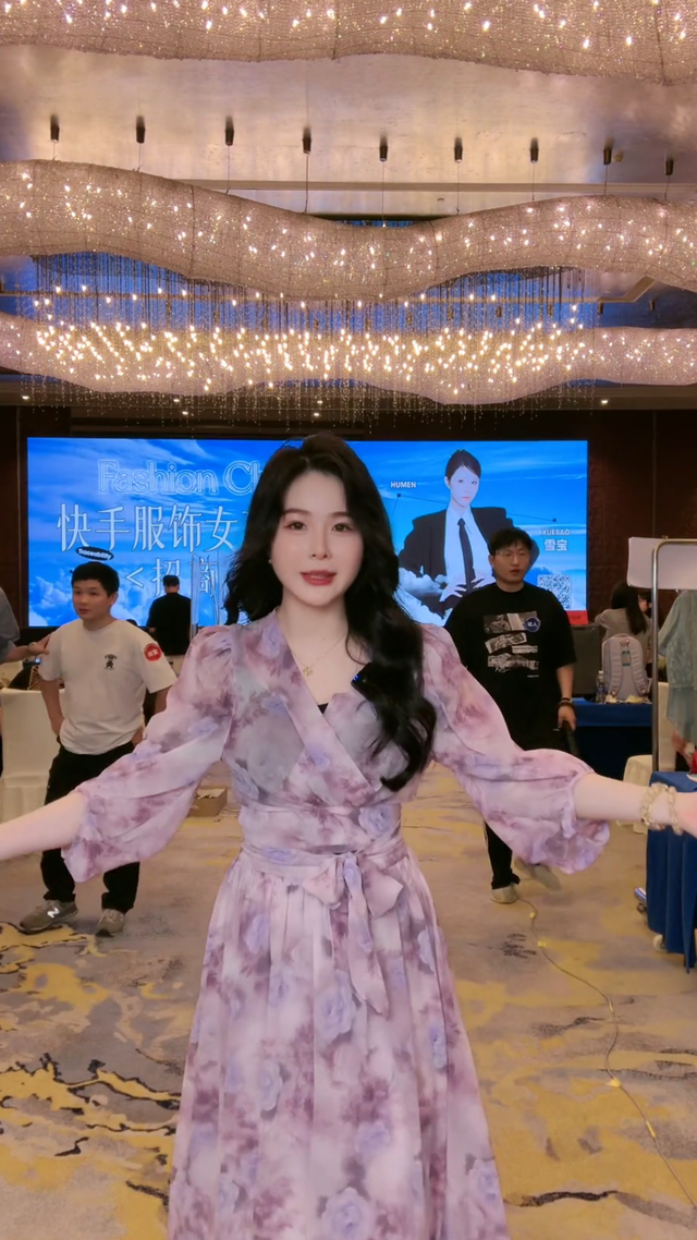 补光灯下的网红们，浙江网络主播职业生态调查
