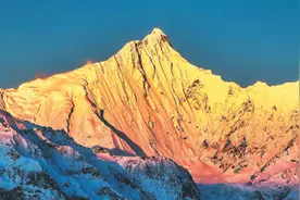骑行遇见梅里雪山（行天下）图片