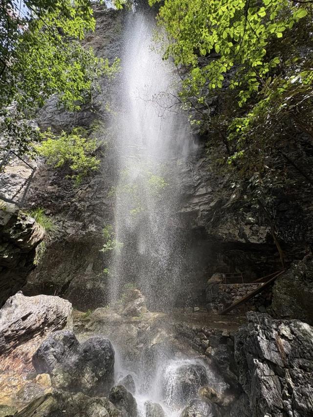 茶马古道上的高山之城，一面静界一面狂飙