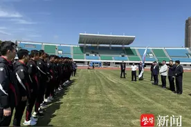 江苏省城市足球联赛开赛 徐州代表队热血出征图片